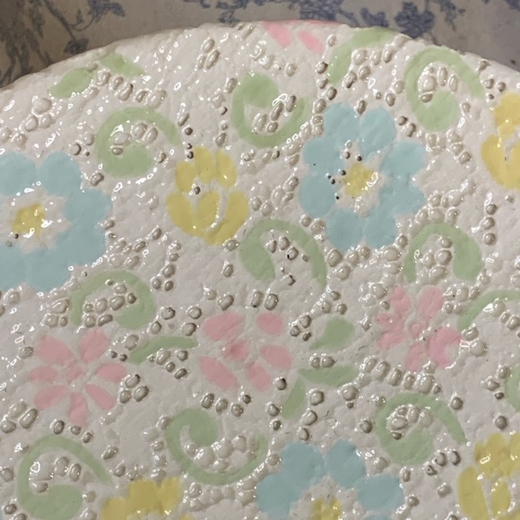 VTG Spring Pastel Floral Lace Handmade 10.5" Textured Plate Signed - Picture 8 of 9